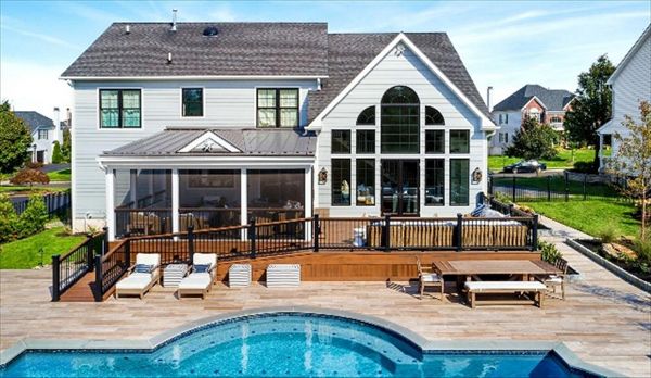 Trex Transcend Spiced Rum deck with Black railing.