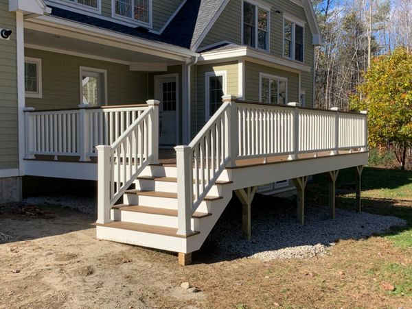 Havana Gold decking, Transcend Classic white railing