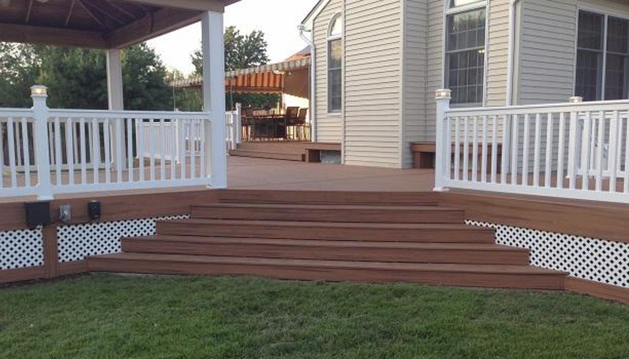 Built in steps in Tiki Torch color