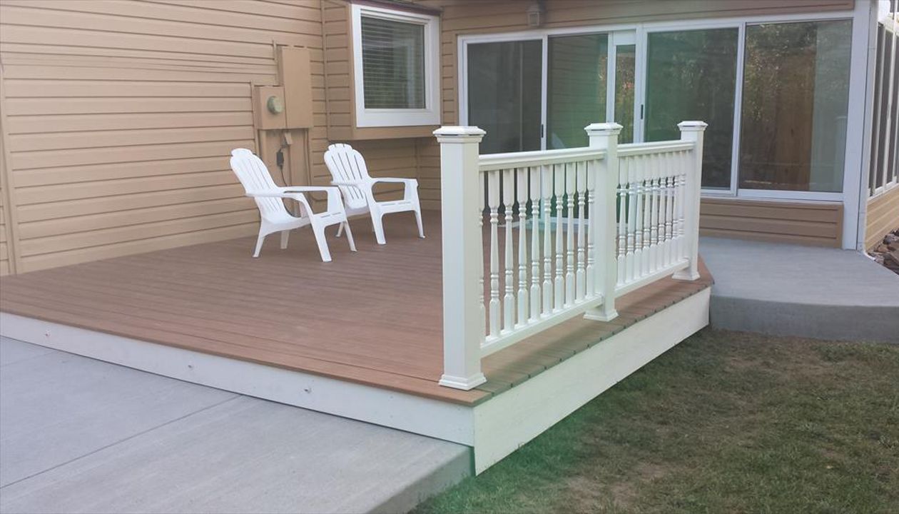 Trex Transcends decking, Trex White composite rails
