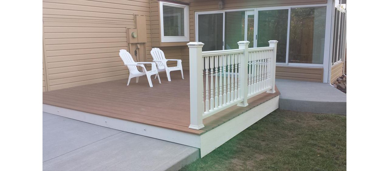 Trex Transcends decking, Trex White composite rails