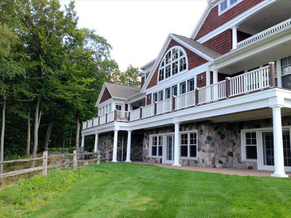 Trex Enhance Decking with Trex Transcend Railing