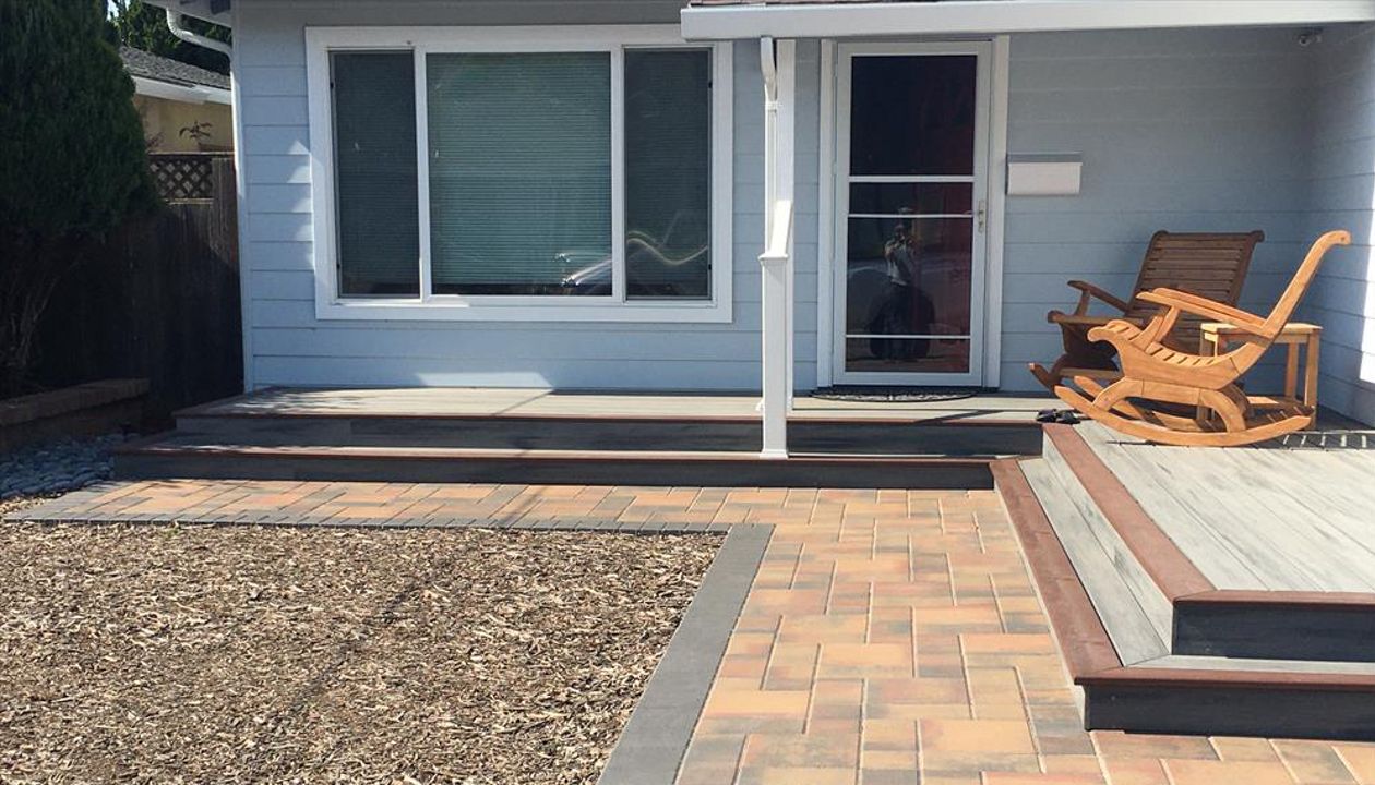 Pacifica, CA -Trex Transcends Island Mist with Transcends FirePit boarder