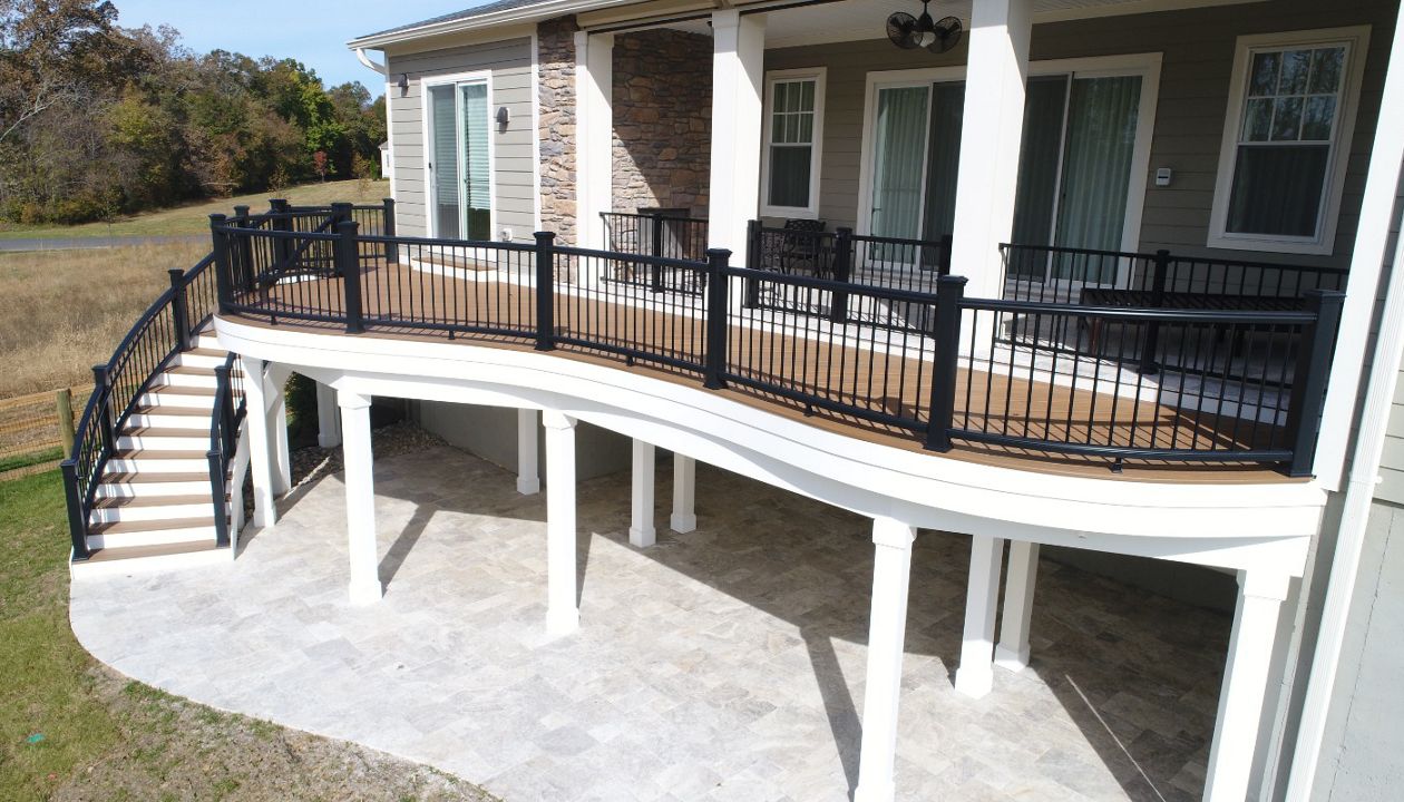 Trex Transcends Curved Deck, Curved Steps, Curved Rails, Rain Espaces, & Travertine Patio