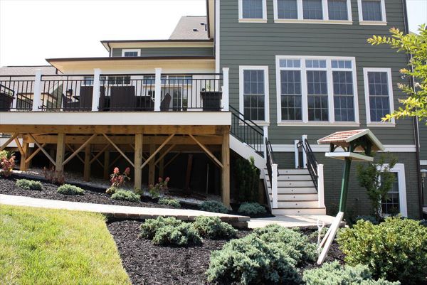 Elevated Trex deck in Howard County, Maryland