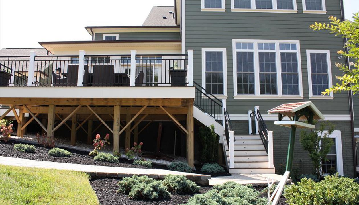 Elevated Trex deck in Howard County, Maryland