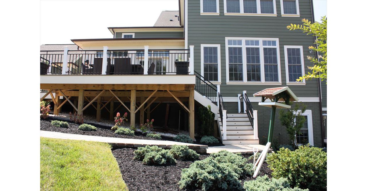 Elevated Trex deck in Howard County, Maryland