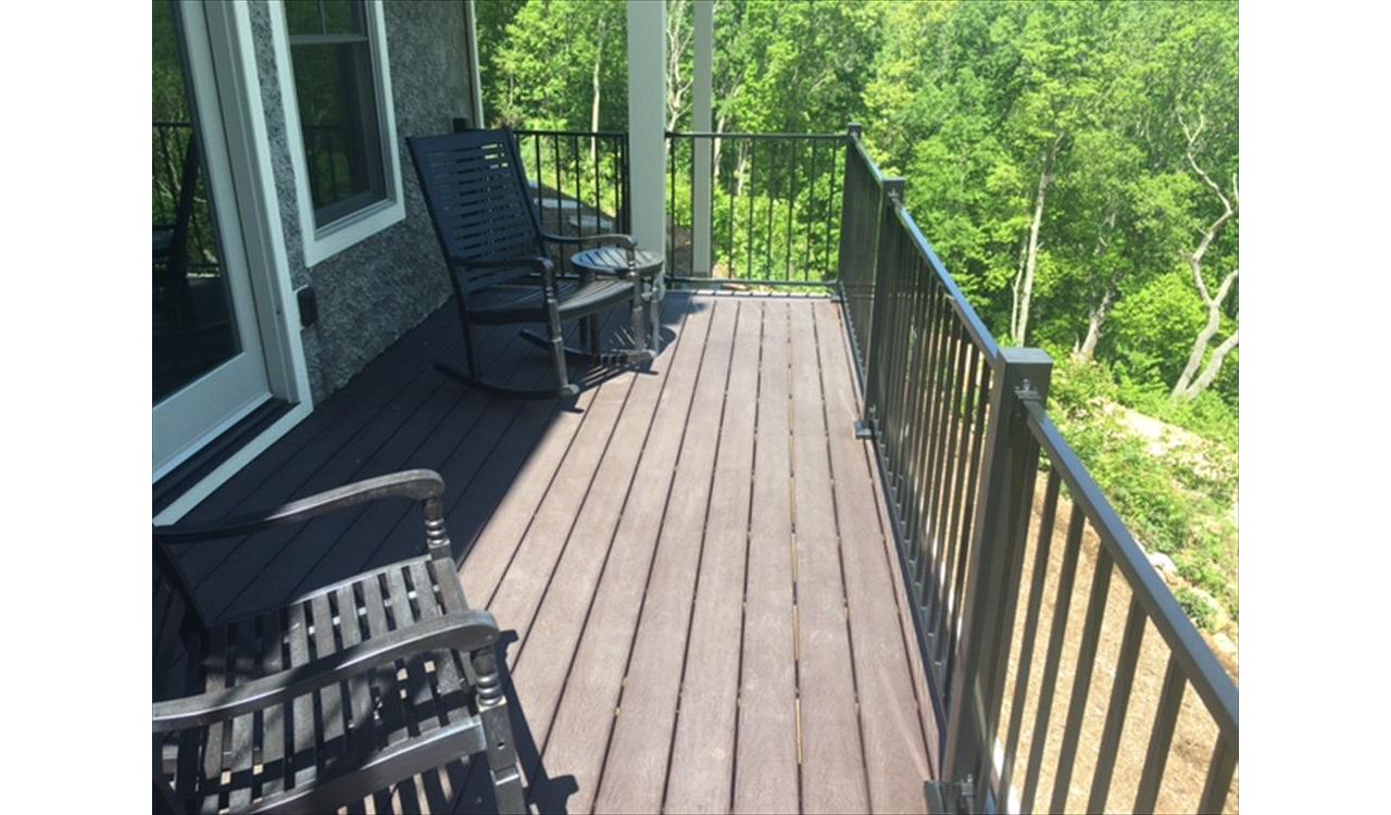 Smaller Trex Select Woodland Brown decks give the homeowners great areas to entertain and see the wonderful views