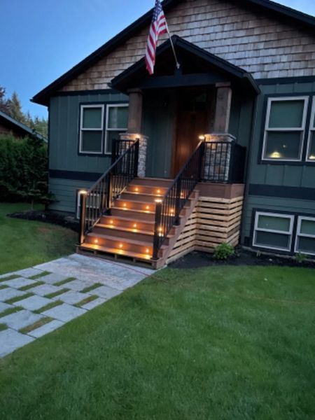 Trex Signature Railing with Lights and Trex Transcend Spiced Rum decking with fascia.