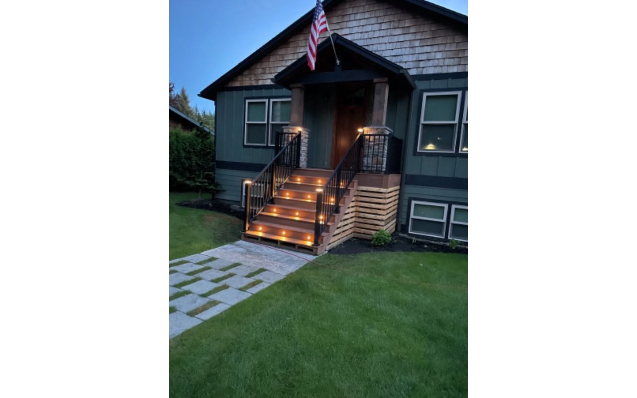 Trex Signature Railing with Lights and Trex Transcend Spiced Rum decking with fascia.