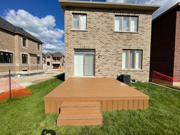 Deck, Stairs, and Trims: Trex Enhance Basics in Beach Dune. Contact Align Decking today for your custom composite decking needs. Servicing Durham Region, Kawartha Lakes, and the Barrie & Orillia areas.