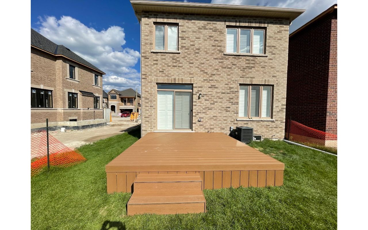 Deck, Stairs, and Trims: Trex Enhance Basics in Beach Dune. Contact Align Decking today for your custom composite decking needs. Servicing Durham Region, Kawartha Lakes, and the Barrie & Orillia areas.