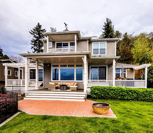 Trex Coastal Bluff, Handmade Top Railing, Crows Nest top Deck