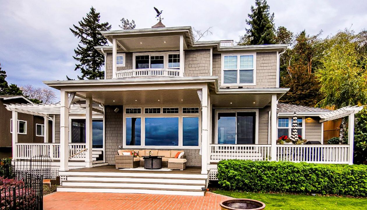 Trex Coastal Bluff, Handmade Top Railing, Crows Nest top Deck