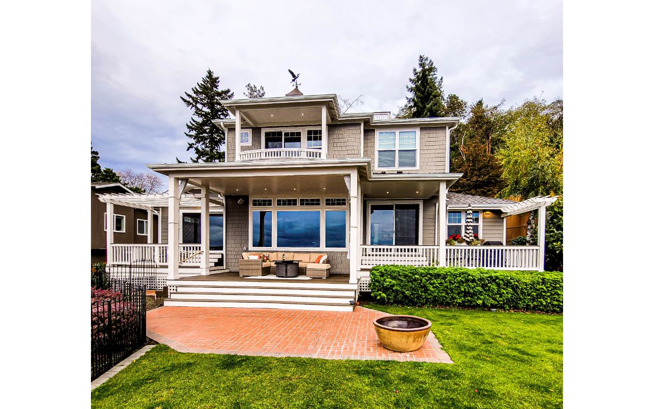 Trex Coastal Bluff, Handmade Top Railing, Crows Nest top Deck