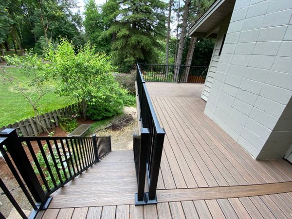 Trex Transcend Spiced Rum decking and Trex Signature railing