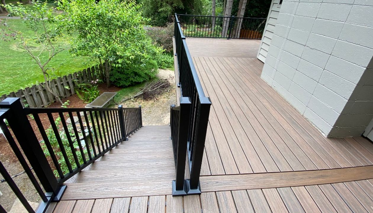 Trex Transcend Spiced Rum decking and Trex Signature railing