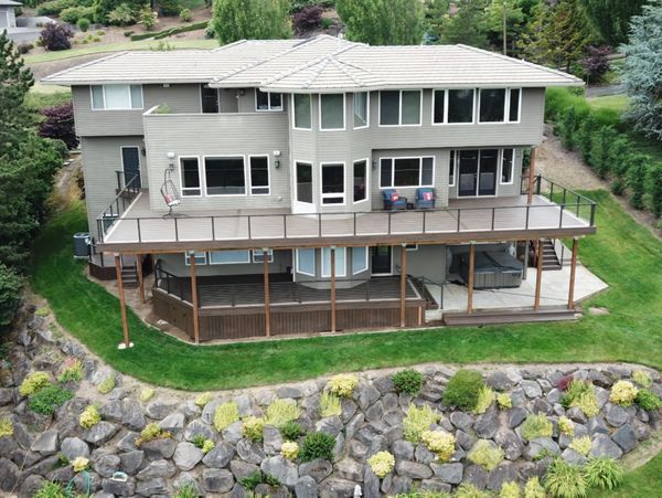 Happy Valley, 1900sf, Trex Transcend Spiced Rum, double border with Rope Swing accent