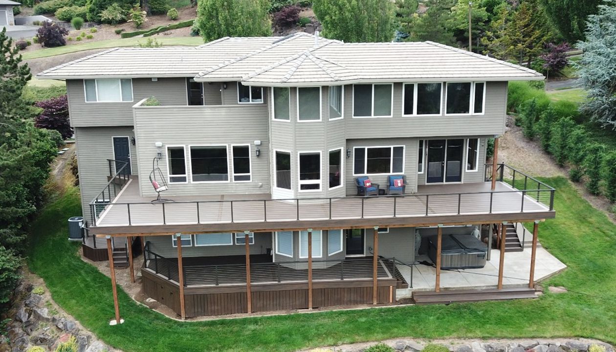 Happy Valley, 1900sf, Trex Transcend Spiced Rum, double border with Rope Swing accent