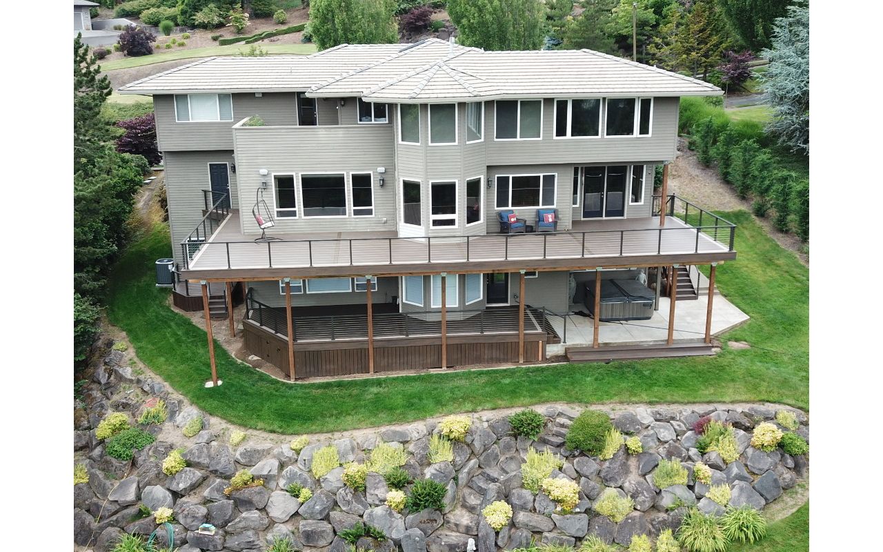 Happy Valley, 1900sf, Trex Transcend Spiced Rum, double border with Rope Swing accent