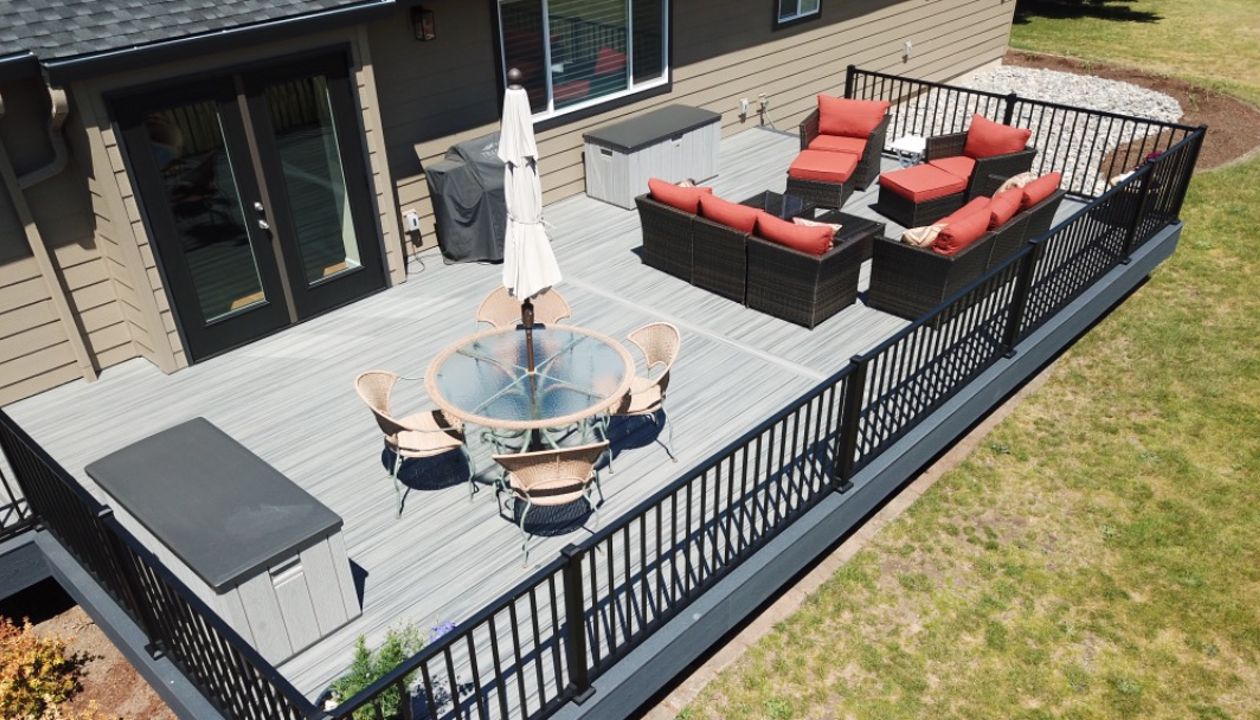 Trex Island Mist deck with Trex Signature railing