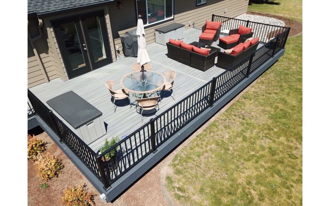 Trex Island Mist deck with Trex Signature railing