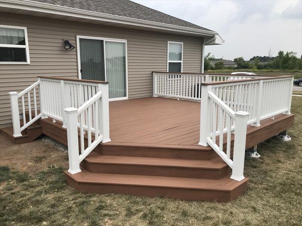 Trex Transcend Tiki Torch decking with Trex Transcend drink rail in white and Tiki Torch. Deck by GE Contracting LLC in DEPere, WI