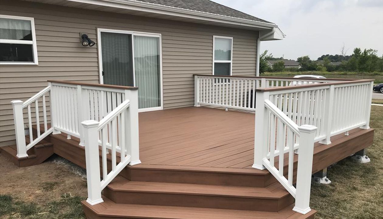 Trex Transcend Tiki Torch decking with Trex Transcend drink rail in white and Tiki Torch. Deck by GE Contracting LLC in DEPere, WI