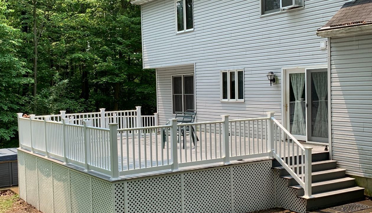 Completed deck with vinyl lattice