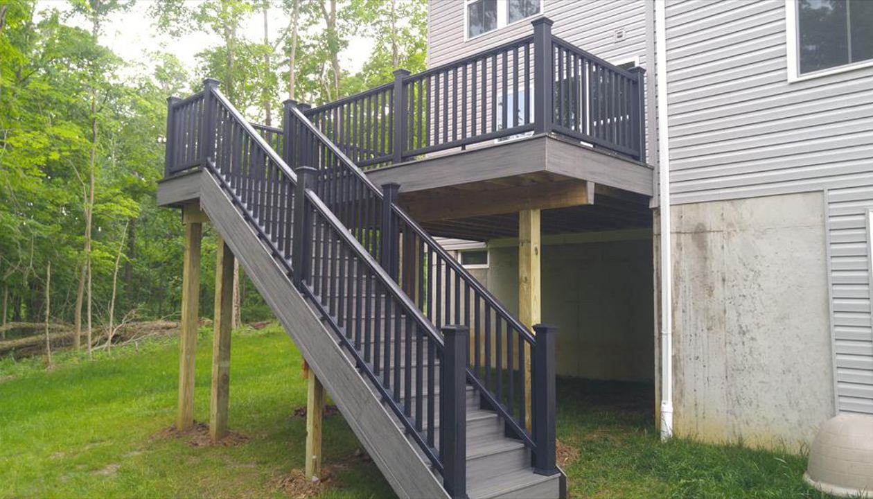Trex Transcend Island Mist decking w/ Trex Transcend composite railing. Milford, OH