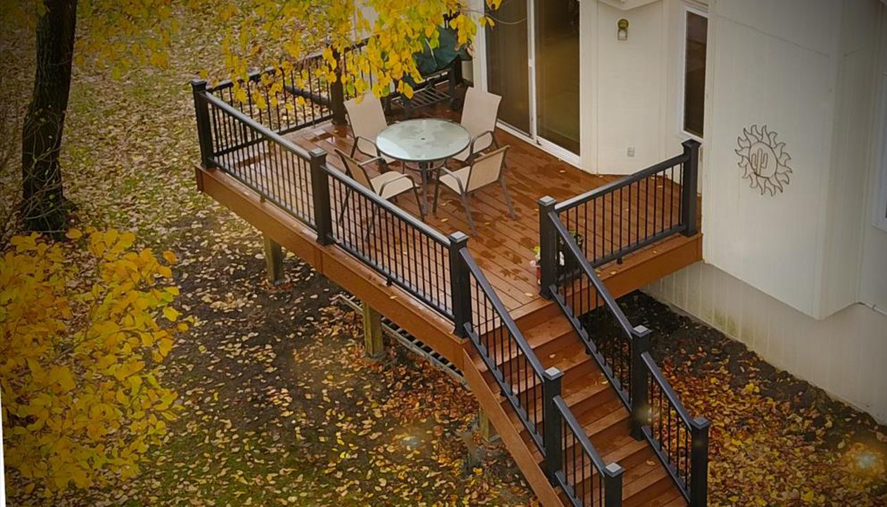 Trex Transcend Tree House decking and Charcoal Black Transcend railing