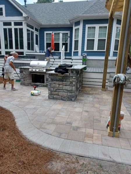 Trex Select Pebble Grey with Winchester Grey picture frame in St. James