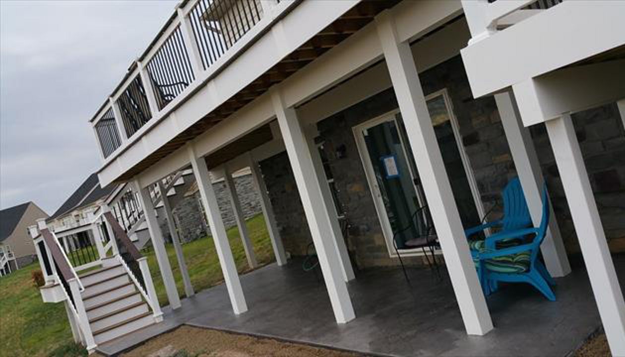 Trex Transcend Havana Gold with Lava Rock border on Ryan Homes Villa