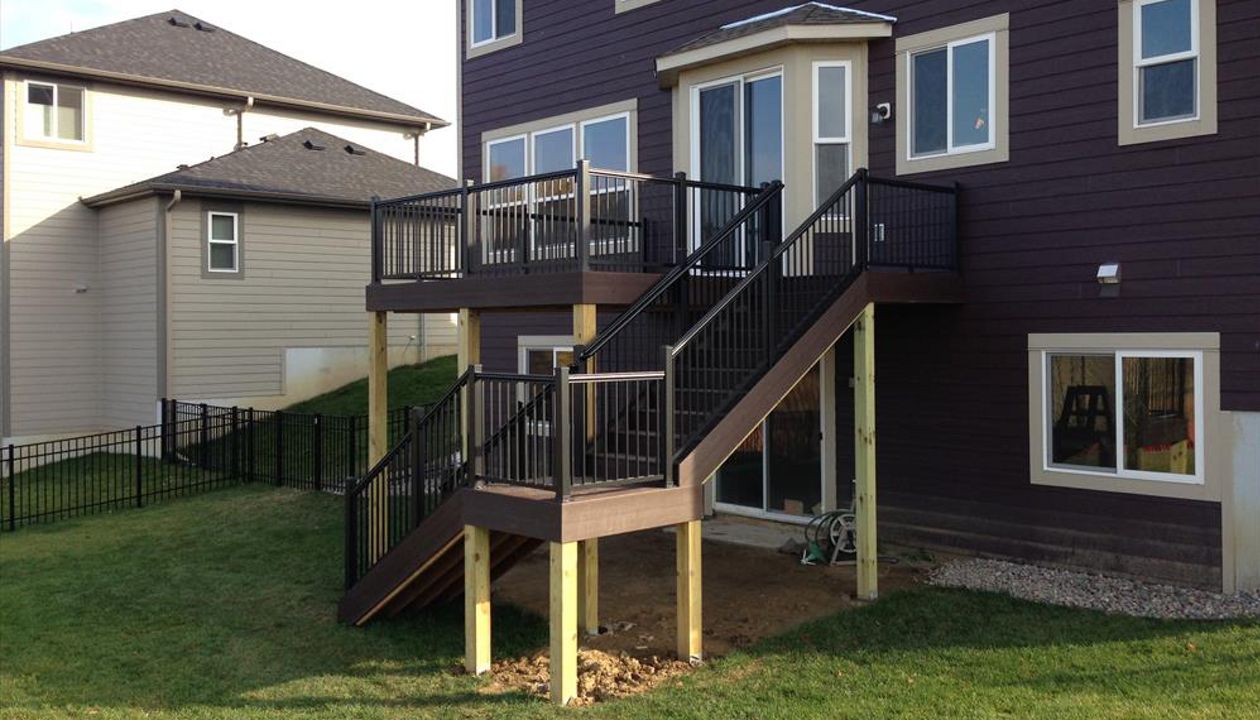 Dayton, MN deck with Trex Vintage Lantern composite decking
