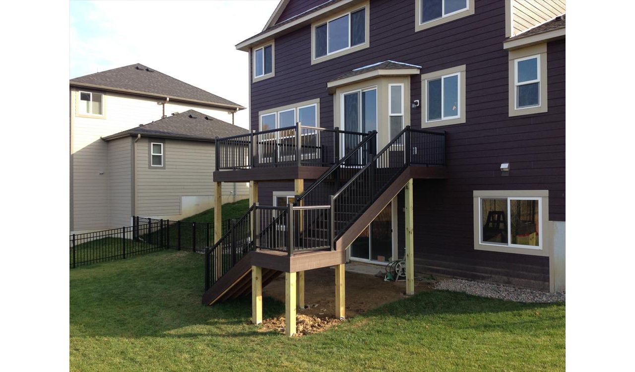 Dayton, MN deck with Trex Vintage Lantern composite decking