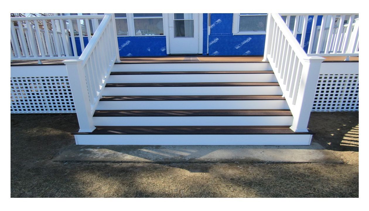 Trex Select Earth Tones colors Saddle and Wooland Brown