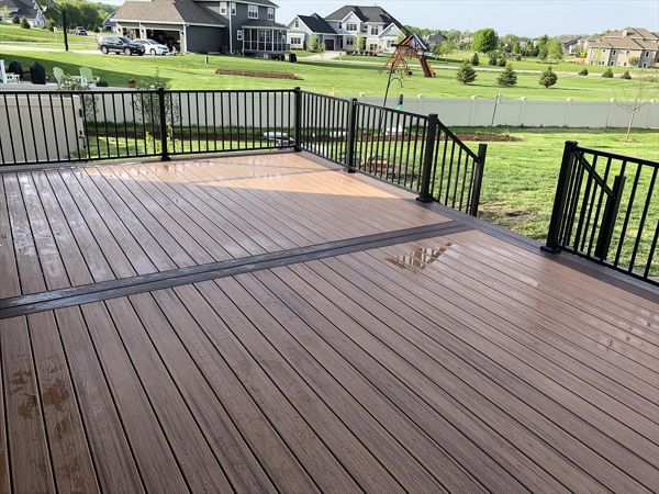 TREX TRANSCEND DECKING (LAVA ROCK & TIKI TORCH)