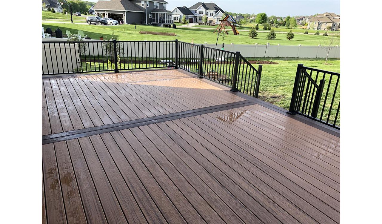 TREX TRANSCEND DECKING (LAVA ROCK & TIKI TORCH)