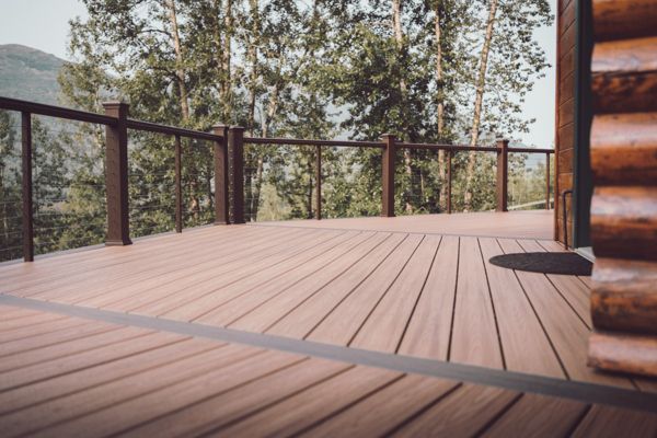 No matter your taste, never compromise with Trex Transcend. Shown are Tiki Torch and Spiced Rum colors.