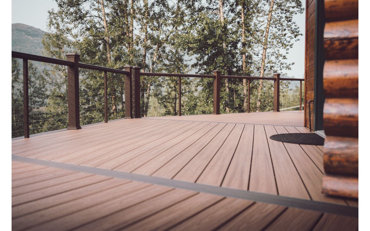 No matter your taste, never compromise with Trex Transcend. Shown are Tiki Torch and Spiced Rum colors.