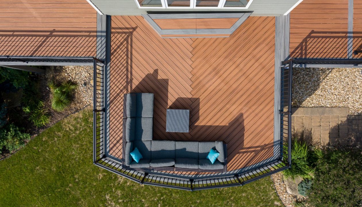 Trex Tiki Torch with Island Mist double border, angled decking