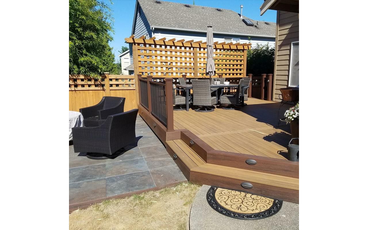 Trex Transcend Tropical Havana Gold with Spiced Rum border and fascia with a lower porcelain slab deck bordered by Trex Transcend Spiced Rum fascia.