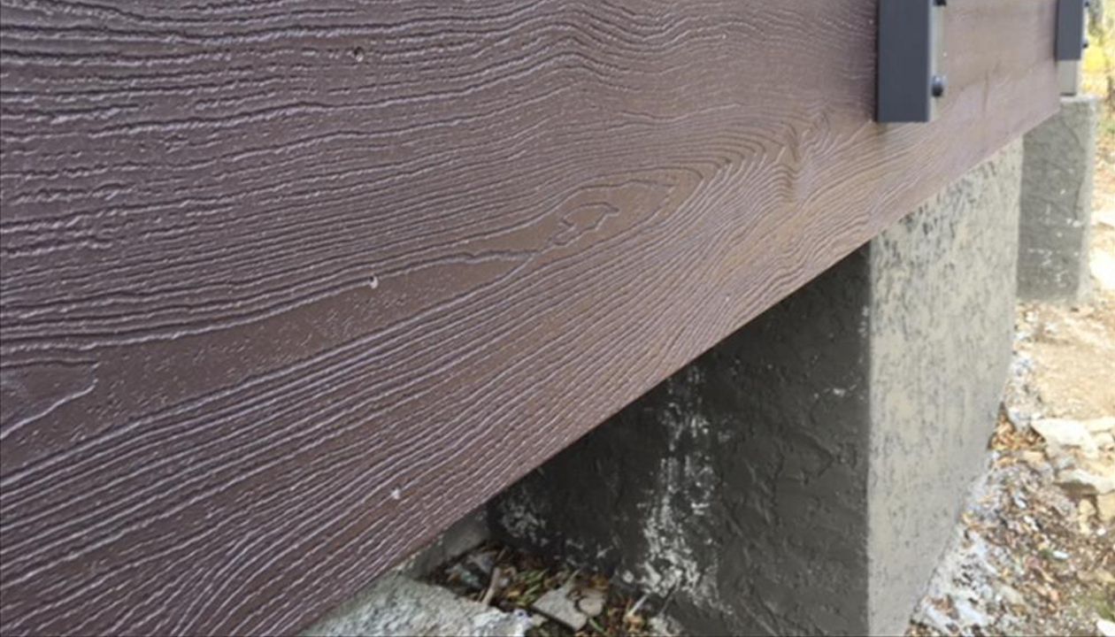 Trex Transcend Vintage Lantern fascia is a great finishing wrap to this premium outdoor environment.