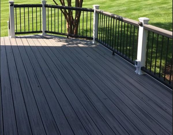 Trex Transcend Island Mist deck with Trex Transcend Vintage Lantern Railing