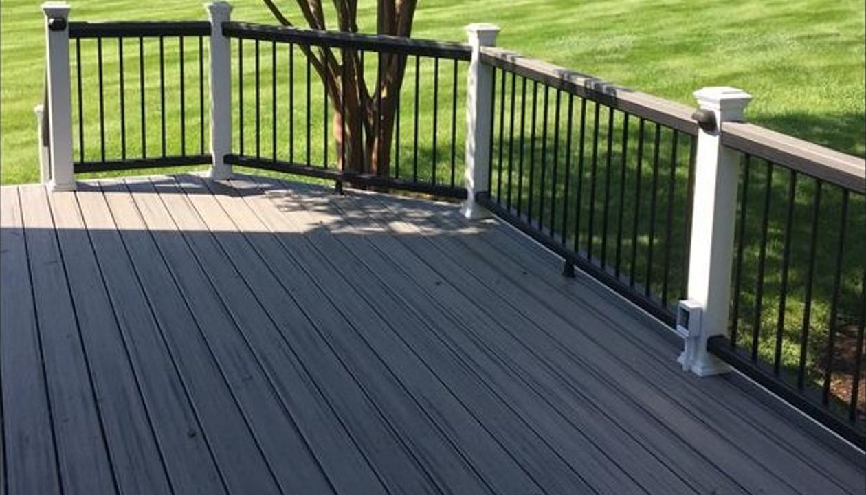 Trex Transcend Island Mist deck with Trex Transcend Vintage Lantern Railing