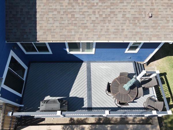 A 12'x27' Trex deck with Trex Select Pebble Grey and Winchester Grey Decking and Trex Select White Railing