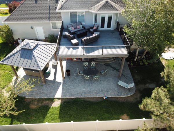 Draper, UT Trex Island Mist with Black Signature Aluminum Railing