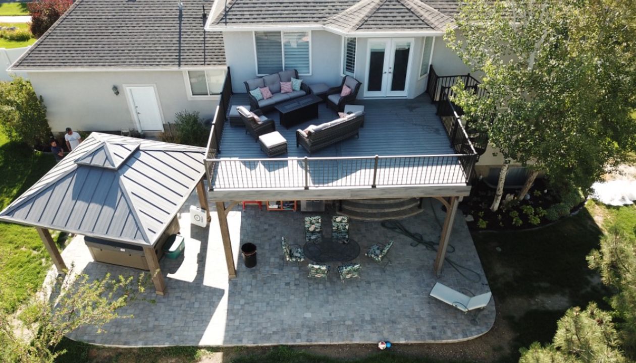 Draper, UT Trex Island Mist with Black Signature Aluminum Railing