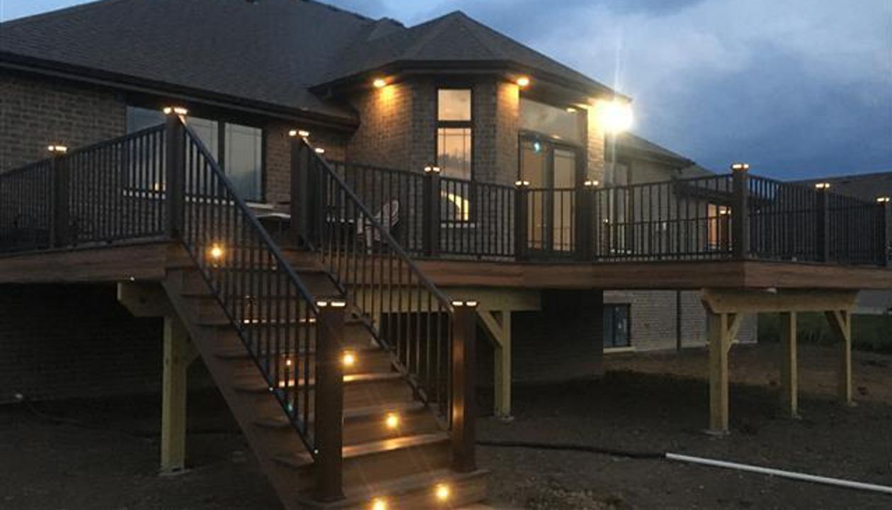 Frankfort, IL Trex Lighting - Trex Transcend Decking - Signature Rail