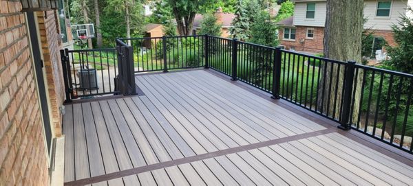 Trex Enhance Naturals Rocky Harbor with Vintage Lantern Border Trex Black Signature railing. Shelby Twp,Mi